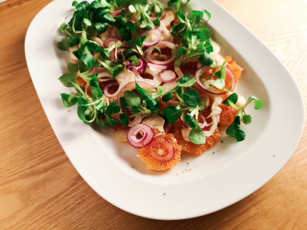 Orangen-Fenchel-Salat mit Zwiebel und Feldsalat | Rezept | Foodblog | Lieblingsspeise.at