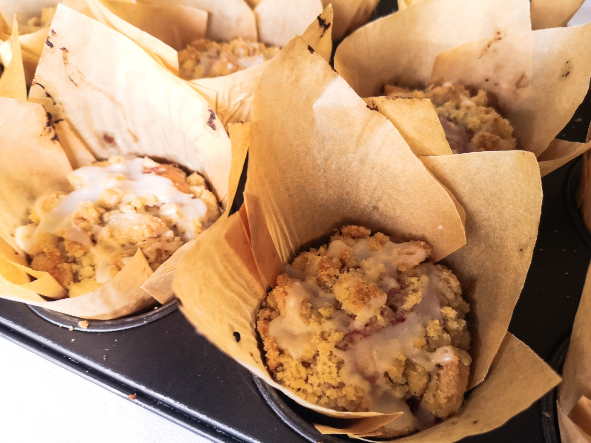 Himbeer-Zitronen-Muffins mit Streuseln - ein Genuss im Miniaturformat