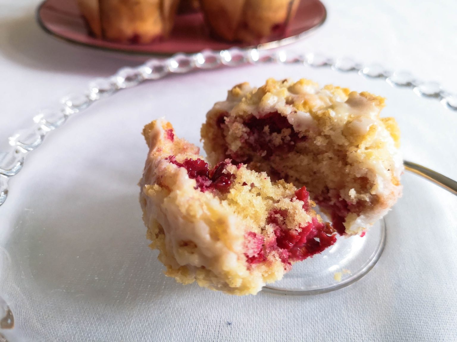 Himbeer-Zitronen-Muffins mit Streuseln - ein Genuss im Miniaturformat